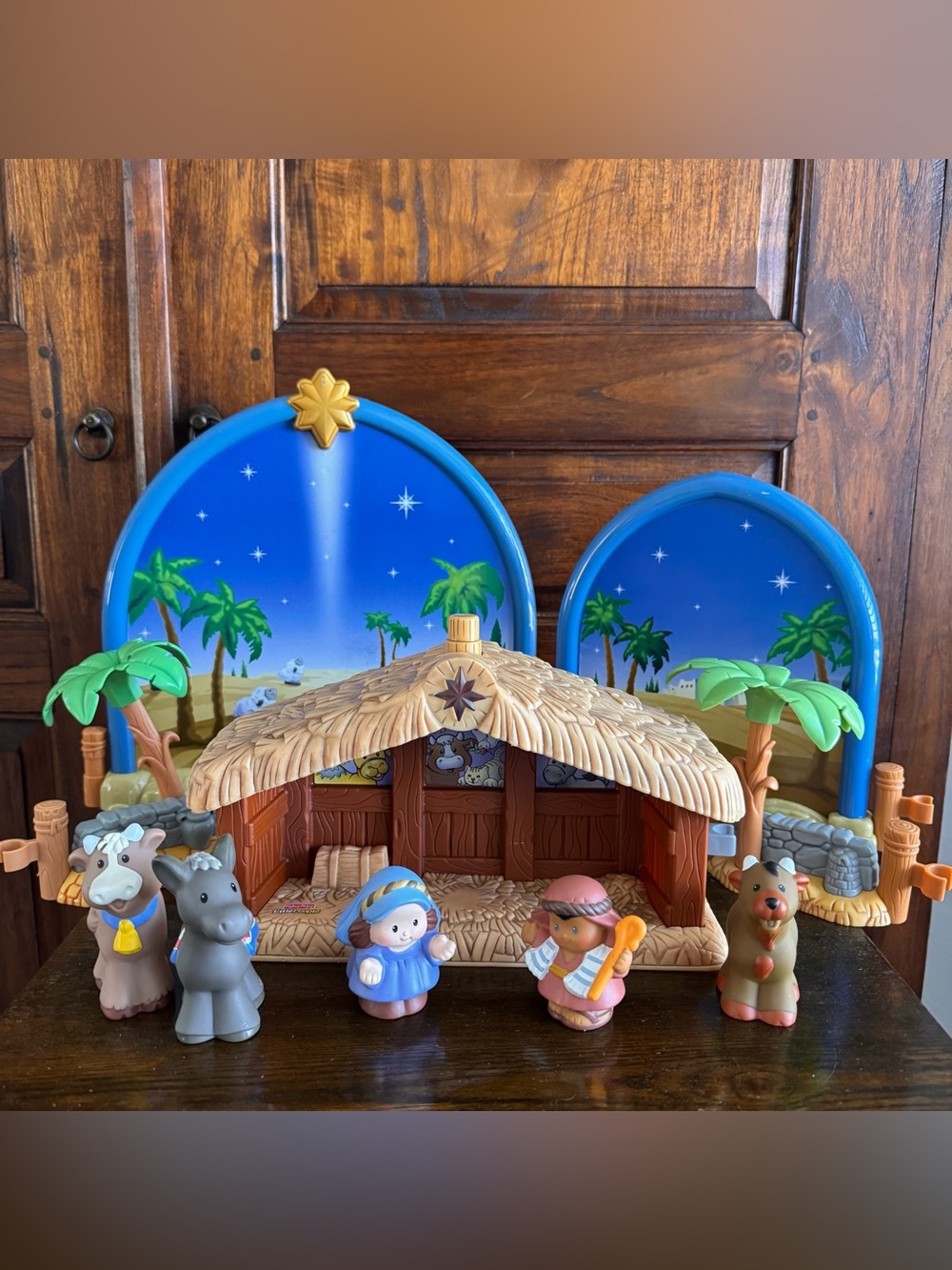 Fisher Price Little People Nativity Playset Stable Figures Backdrop Arches Palm